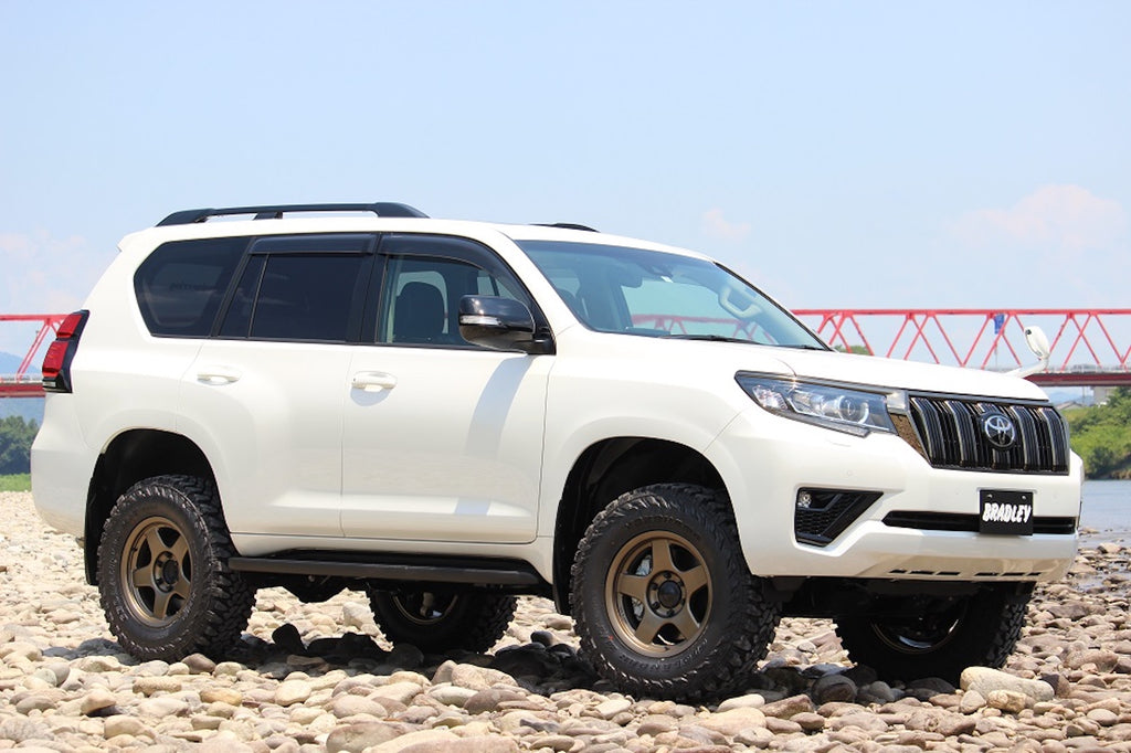 Land Cruiser Prado 150 (2010+) with BRADLEY V 17" Wheels