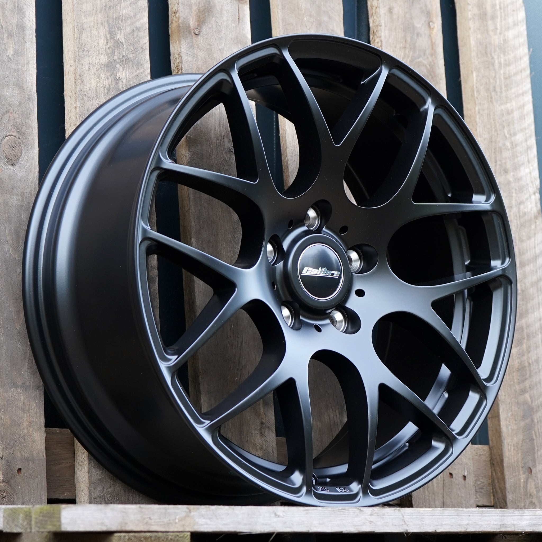 Calibre Exile-R 18" Wheel & Tyre Package for Volkswagen Transporter T6 (2015+)